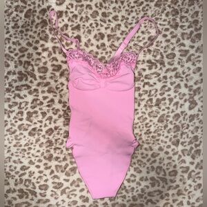 SOLD!!!! SKIMS Seamless Sculpt Lace Thong Bodysuit- XS BUBBLEGUM